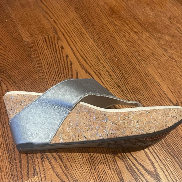 Brand new silver leather sandal - Picture 2 of 4